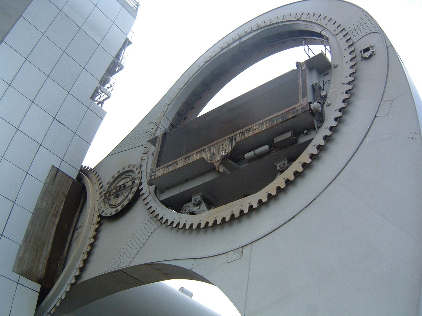 Interlocking cog mechanism — integrated management system combining multiple ISO standards